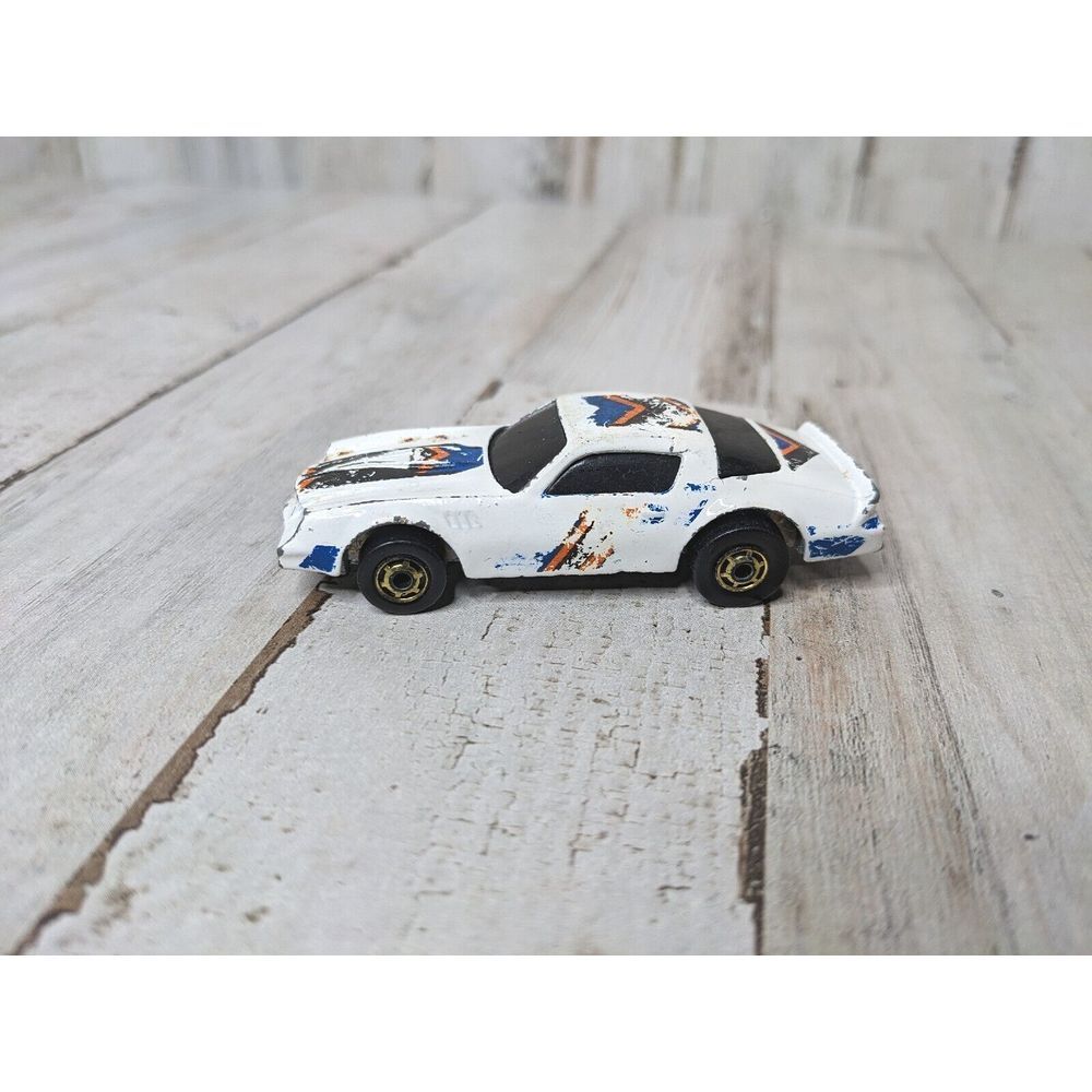 RARE 1982 HOT WHEELS CAMARO‎ Z28 WHITE WITH GOLD RIMS 1:64